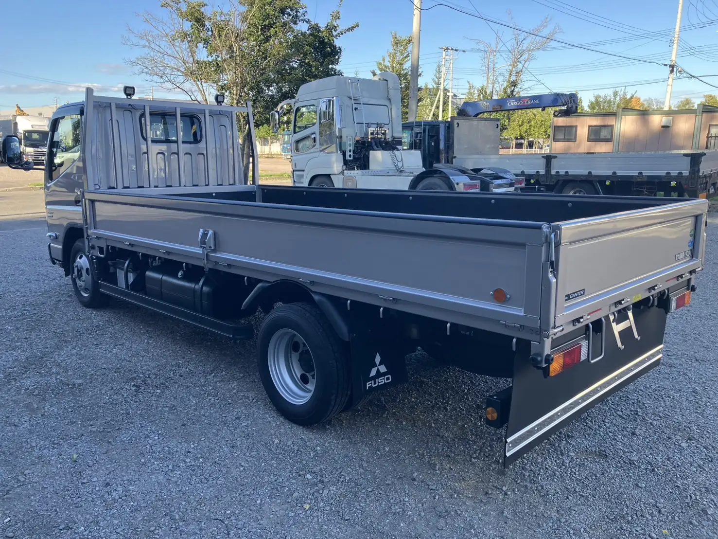 令和6年 三菱 キャンター 4WD標準ロング平ボデー 走行:1,800㎞ 積載:1,900kgの画像6