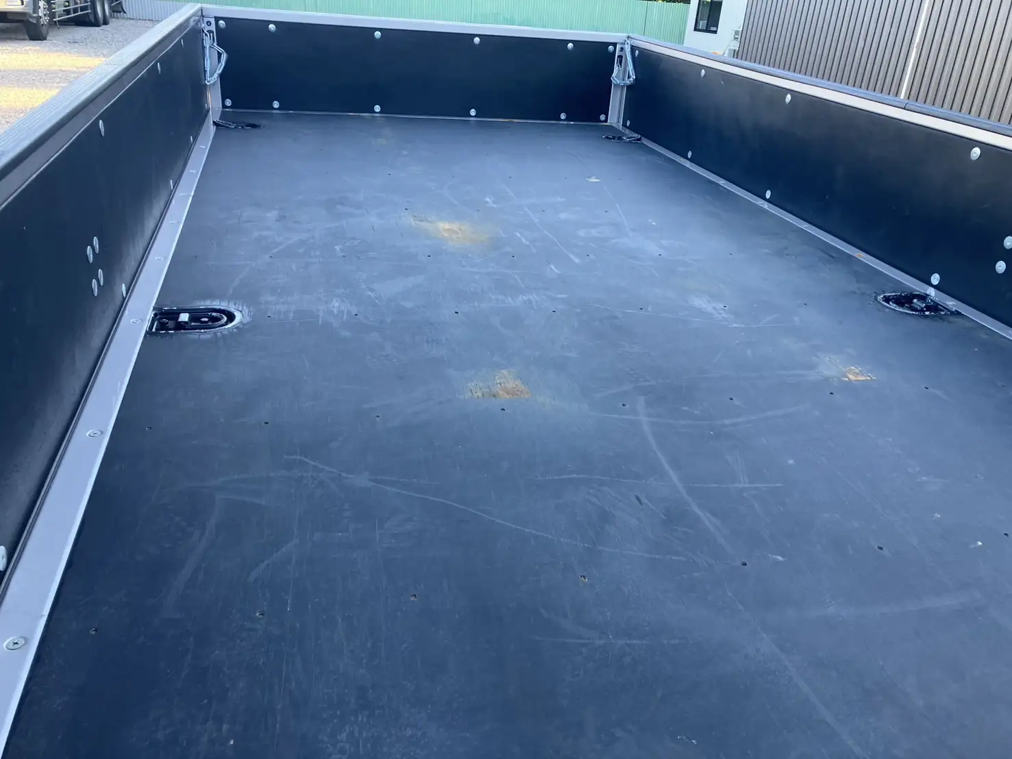 令和6年 三菱 キャンター 4WD標準ロング平ボデー 走行:1,800㎞ 積載:1,900kgの画像8