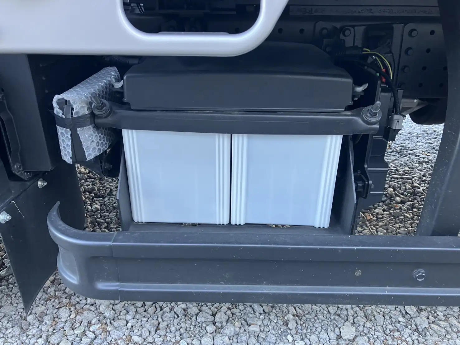 令和6年 三菱 キャンター 4WD標準ロング平ボデー 走行:1,800㎞ 積載:1,900kgの画像10