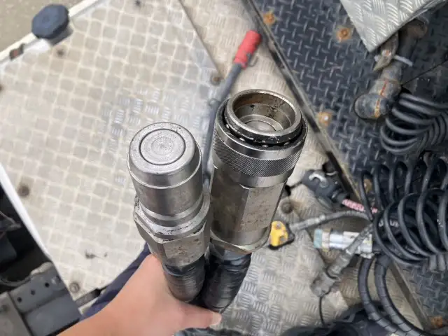 ☆車検付き(R7.10.24)☆　平成30年　UD　トラクタ　D尺　ダンプPTO付(レバー、タンク有)　ハイルーフ　460馬力　AT　第五輪：11,500㎏　距離：44万㎞の画像11