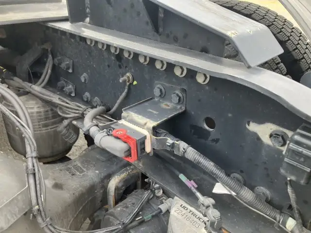 ☆車検付き(R7.10.24)☆　平成30年　UD　トラクタ　D尺　ダンプPTO付(レバー、タンク有)　ハイルーフ　460馬力　AT　第五輪：11,500㎏　距離：44万㎞の画像16