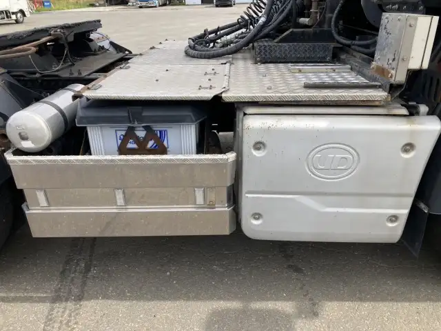 ☆車検付き(R7.10.24)☆　平成30年　UD　トラクタ　D尺　ダンプPTO付(レバー、タンク有)　ハイルーフ　460馬力　AT　第五輪：11,500㎏　距離：44万㎞の画像28