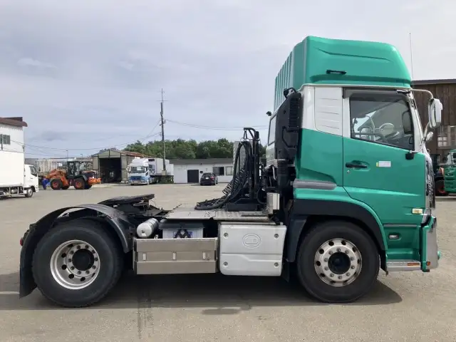 ☆車検付き(R7.10.24)☆　平成30年　UD　トラクタ　D尺　ダンプPTO付(レバー、タンク有)　ハイルーフ　460馬力　AT　第五輪：11,500㎏　距離：44万㎞の画像4
