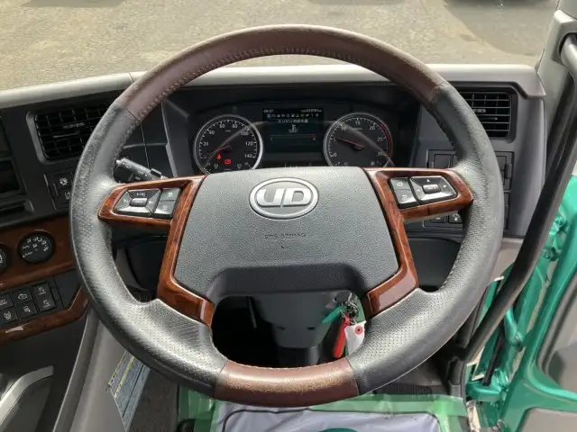 ☆車検付き(R7.10.24)☆　平成30年　UD　トラクタ　D尺　ダンプPTO付(レバー、タンク有)　ハイルーフ　460馬力　AT　第五輪：11,500㎏　距離：44万㎞の画像41