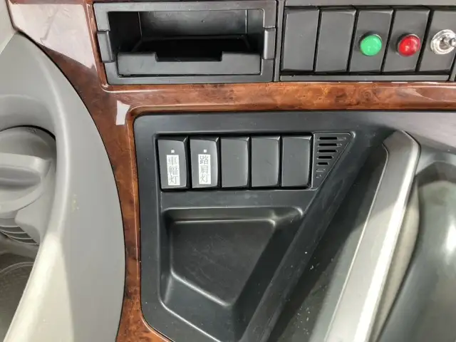 ☆車検付き(R7.10.24)☆　平成30年　UD　トラクタ　D尺　ダンプPTO付(レバー、タンク有)　ハイルーフ　460馬力　AT　第五輪：11,500㎏　距離：44万㎞の画像46