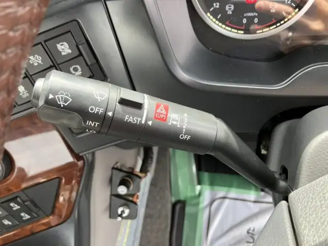 ☆車検付き(R7.10.24)☆　平成30年　UD　トラクタ　D尺　ダンプPTO付(レバー、タンク有)　ハイルーフ　460馬力　AT　第五輪：11,500㎏　距離：44万㎞の画像48