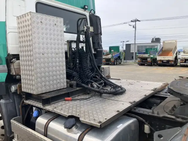 ☆車検付き(R7.10.24)☆　平成30年　UD　トラクタ　D尺　ダンプPTO付(レバー、タンク有)　ハイルーフ　460馬力　AT　第五輪：11,500㎏　距離：44万㎞の画像9