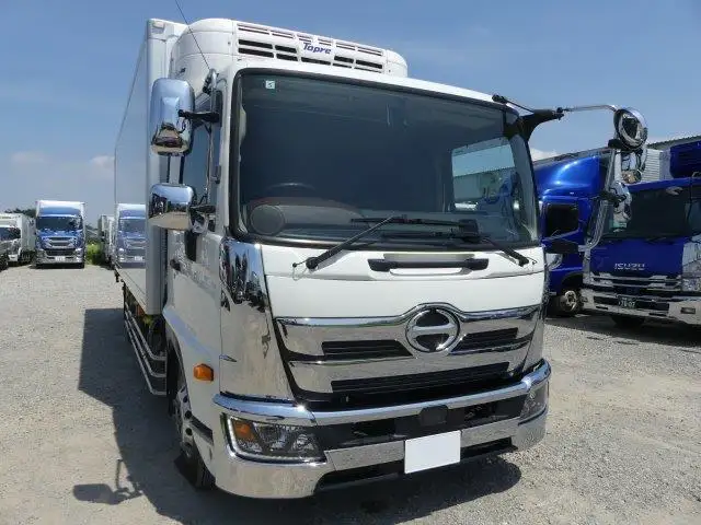 【神奈川県厚木市保管】★車検付 R8.5.21迄★ 令和3年 日野 4t冷凍車格納PG付 標準 ベッド付き AT 260馬力 東プレ の画像3