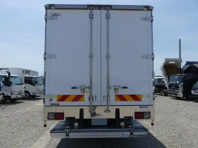 【神奈川県厚木市保管】★車検付 R8.5.21迄★ 令和3年 日野 4t冷凍車格納PG付 標準 ベッド付き AT 260馬力 東プレ の画像6