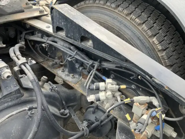 ☆車検付き(R7.11.21)☆ 平成30年 いすゞ トラクタ ダンプPTO付(レバー、タンク有) D尺 ハイルーフ 420馬力 MT 第五輪:11,500㎏ 距離:13万㎞の画像14