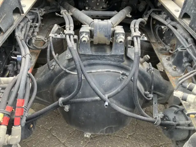 ☆車検付き(R7.11.21)☆ 平成30年 いすゞ トラクタ ダンプPTO付(レバー、タンク有) D尺 ハイルーフ 420馬力 MT 第五輪:11,500㎏ 距離:13万㎞の画像15