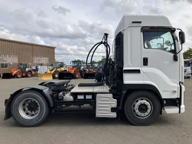 ☆車検付き(R7.11.21)☆ 平成30年 いすゞ トラクタ ダンプPTO付(レバー、タンク有) D尺 ハイルーフ 420馬力 MT 第五輪:11,500㎏ 距離:13万㎞の画像4