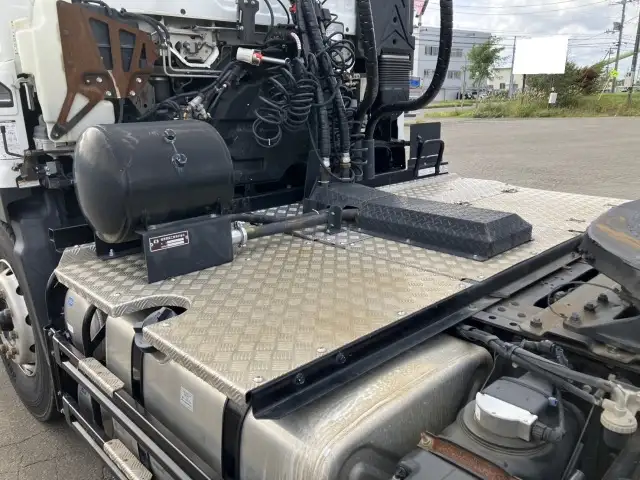 ☆車検付き(R7.11.21)☆ 平成30年 いすゞ トラクタ ダンプPTO付(レバー、タンク有) D尺 ハイルーフ 420馬力 MT 第五輪:11,500㎏ 距離:13万㎞の画像8