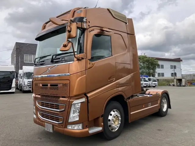 平成30年 ボルボ トラクタ 中間尺 エアロ付き スライドカプラー デフロック 440馬力 AT 第五輪:11,500㎏ 距離:55万㎞の画像1