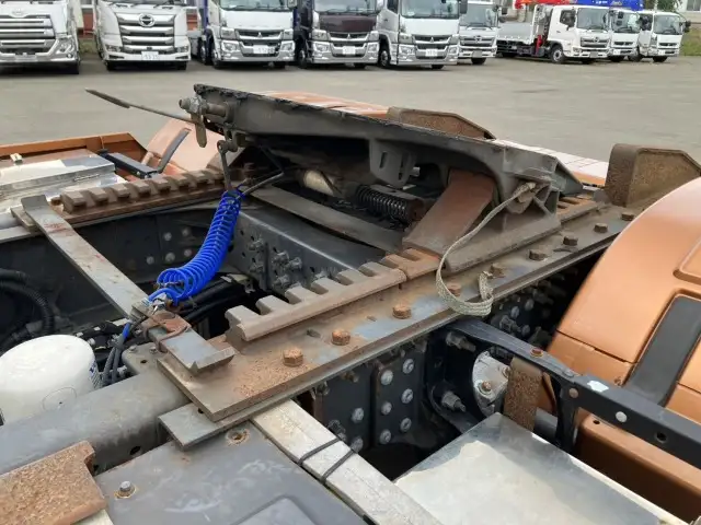 平成30年 ボルボ トラクタ 中間尺 エアロ付き スライドカプラー デフロック 440馬力 AT 第五輪:11,500㎏ 距離:55万㎞の画像12