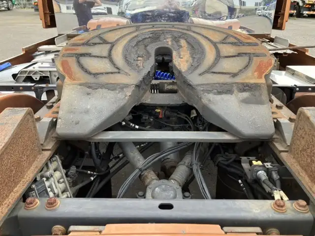 平成30年 ボルボ トラクタ 中間尺 エアロ付き スライドカプラー デフロック 440馬力 AT 第五輪:11,500㎏ 距離:55万㎞の画像15