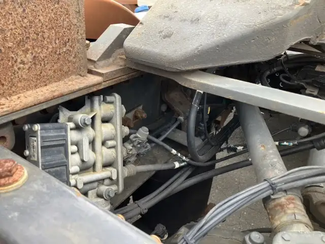 平成30年 ボルボ トラクタ 中間尺 エアロ付き スライドカプラー デフロック 440馬力 AT 第五輪:11,500㎏ 距離:55万㎞の画像20