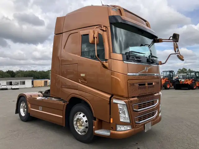 平成30年 ボルボ トラクタ 中間尺 エアロ付き スライドカプラー デフロック 440馬力 AT 第五輪:11,500㎏ 距離:55万㎞の画像3