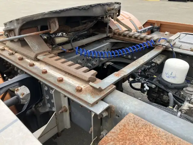 平成30年 ボルボ トラクタ 中間尺 エアロ付き スライドカプラー デフロック 440馬力 AT 第五輪:11,500㎏ 距離:55万㎞の画像23