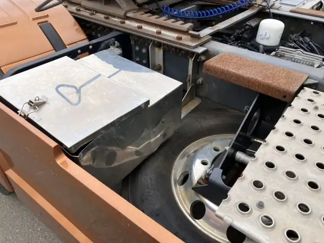 平成30年 ボルボ トラクタ 中間尺 エアロ付き スライドカプラー デフロック 440馬力 AT 第五輪:11,500㎏ 距離:55万㎞の画像24