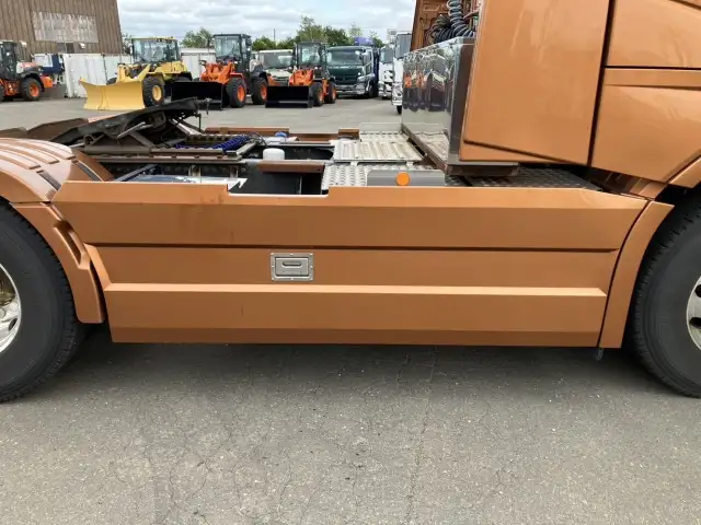 平成30年 ボルボ トラクタ 中間尺 エアロ付き スライドカプラー デフロック 440馬力 AT 第五輪:11,500㎏ 距離:55万㎞の画像25