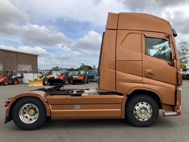 平成30年 ボルボ トラクタ 中間尺 エアロ付き スライドカプラー デフロック 440馬力 AT 第五輪:11,500㎏ 距離:55万㎞の画像4