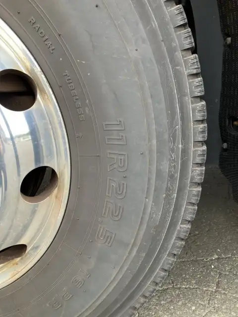 平成30年 ボルボ トラクタ 中間尺 エアロ付き スライドカプラー デフロック 440馬力 AT 第五輪:11,500㎏ 距離:55万㎞の画像33