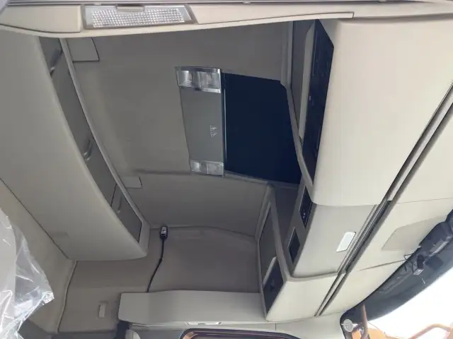 平成30年 ボルボ トラクタ 中間尺 エアロ付き スライドカプラー デフロック 440馬力 AT 第五輪:11,500㎏ 距離:55万㎞の画像38