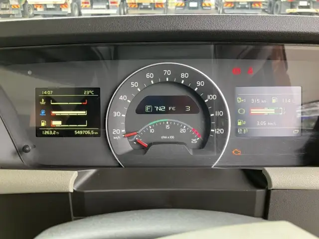 平成30年 ボルボ トラクタ 中間尺 エアロ付き スライドカプラー デフロック 440馬力 AT 第五輪:11,500㎏ 距離:55万㎞の画像40