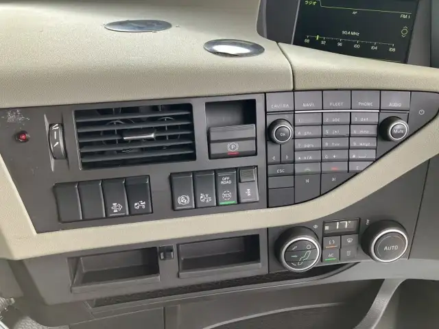 平成30年 ボルボ トラクタ 中間尺 エアロ付き スライドカプラー デフロック 440馬力 AT 第五輪:11,500㎏ 距離:55万㎞の画像43