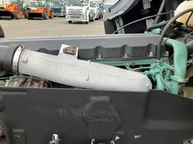 平成30年 ボルボ トラクタ 中間尺 エアロ付き スライドカプラー デフロック 440馬力 AT 第五輪:11,500㎏ 距離:55万㎞の画像51