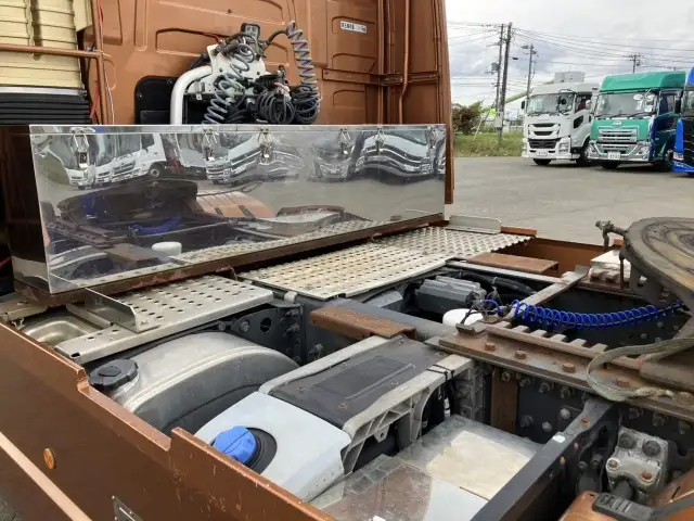 平成30年 ボルボ トラクタ 中間尺 エアロ付き スライドカプラー デフロック 440馬力 AT 第五輪:11,500㎏ 距離:55万㎞の画像9