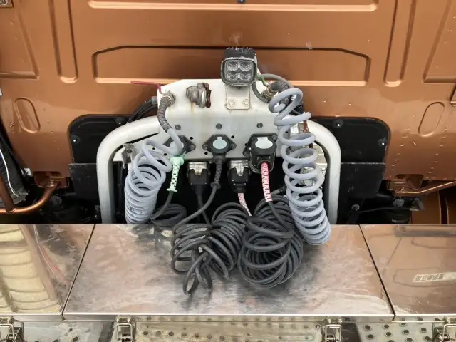 平成30年 ボルボ トラクタ 中間尺 エアロ付き スライドカプラー デフロック 440馬力 AT 第五輪:11,500㎏ 距離:55万㎞の画像10