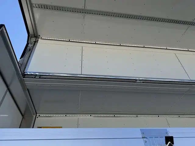 登録済み未使用車　車検：令和8年8月27日迄　令和7年式　フルハーフ　14m3軸冷凍ウイングトレーラー　スーパーシングル　リフトアクスル後軸残し　積載：24,000kg　第五輪：10,980kgの画像11