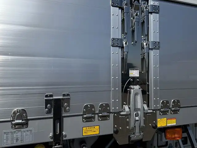 登録済み未使用車　車検：令和8年8月27日迄　令和7年式　フルハーフ　14m3軸冷凍ウイングトレーラー　スーパーシングル　リフトアクスル後軸残し　積載：24,000kg　第五輪：10,980kgの画像12