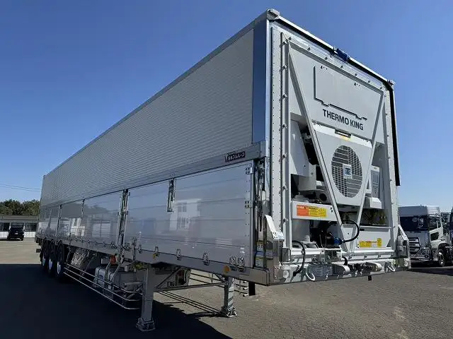 登録済み未使用車　車検：令和8年8月27日迄　令和7年式　フルハーフ　14m3軸冷凍ウイングトレーラー　スーパーシングル　リフトアクスル後軸残し　積載：24,000kg　第五輪：10,980kgの画像3