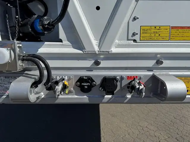 登録済み未使用車　車検：令和8年8月27日迄　令和7年式　フルハーフ　14m3軸冷凍ウイングトレーラー　スーパーシングル　リフトアクスル後軸残し　積載：24,000kg　第五輪：10,980kgの画像22