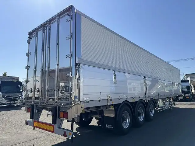 登録済み未使用車　車検：令和8年8月27日迄　令和7年式　フルハーフ　14m3軸冷凍ウイングトレーラー　スーパーシングル　リフトアクスル後軸残し　積載：24,000kg　第五輪：10,980kgの画像4