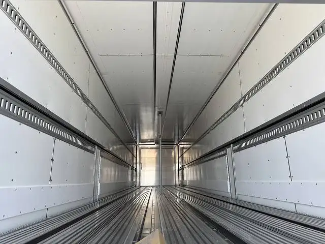 登録済み未使用車　車検：令和8年8月27日迄　令和7年式　フルハーフ　14m3軸冷凍ウイングトレーラー　スーパーシングル　リフトアクスル後軸残し　積載：24,000kg　第五輪：10,980kgの画像7