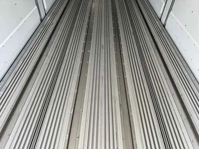 登録済み未使用車　車検：令和8年8月27日迄　令和7年式　フルハーフ　14m3軸冷凍ウイングトレーラー　スーパーシングル　リフトアクスル後軸残し　積載：24,000kg　第五輪：10,980kgの画像8