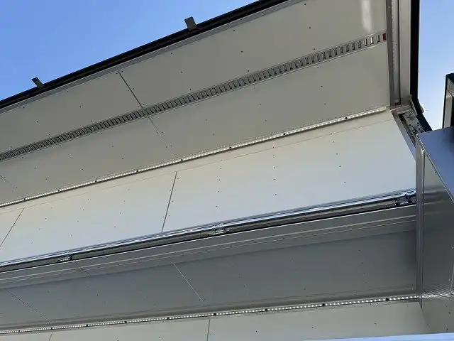 登録済み未使用車　車検：令和8年8月27日迄　令和7年式　フルハーフ　14m3軸冷凍ウイングトレーラー　スーパーシングル　リフトアクスル後軸残し　積載：24,000kg　第五輪：10,980kgの画像10