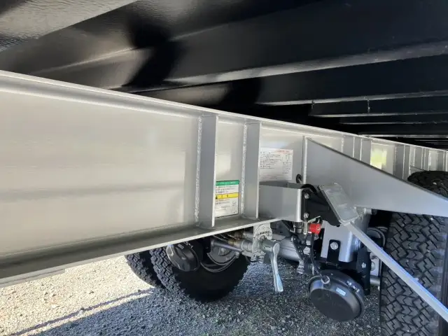 新品！未使用車！　令和7年　トレクス　40FT3軸冷凍コンテナSET　リフトアクスル(後後軸残し)　サイド観音扉　冷凍機SLXi400(縦型)　樹脂燃料タンクの画像17