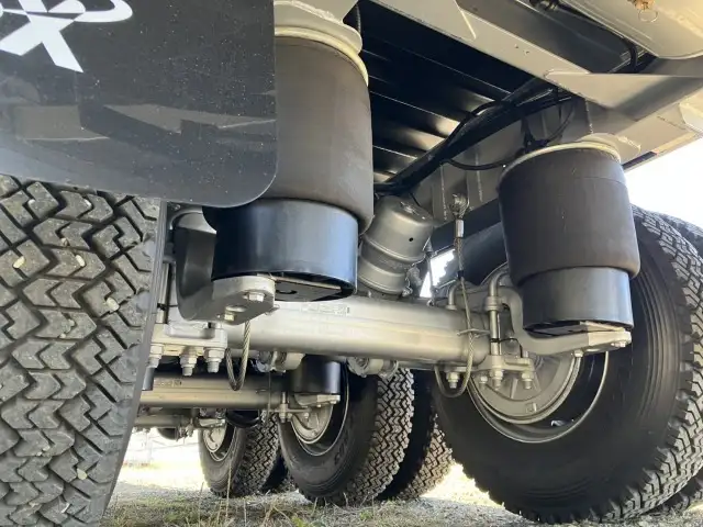 新品！未使用車！　令和7年　トレクス　40FT3軸冷凍コンテナSET　リフトアクスル(後後軸残し)　サイド観音扉　冷凍機SLXi400(縦型)　樹脂燃料タンクの画像24