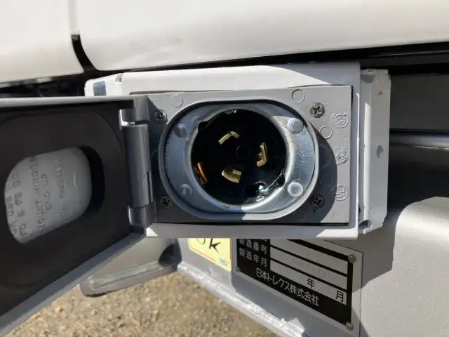 新品！未使用車！　令和7年　トレクス　40FT3軸冷凍コンテナSET　リフトアクスル(後後軸残し)　サイド観音扉　冷凍機SLXi400(縦型)　樹脂燃料タンクの画像40