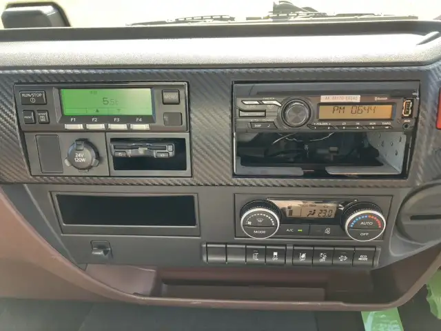 ☆車検付き(R8.9.23)☆ 令和6年 日野 4t冷凍車PG付 63ワイド 冷凍機:菱重(TDJS50) ‐30℃設定 床:システムフロア ラッシング2段 格納PG 片開SD リアエアサス MT 積載:2,450㎏ 距離:2.2万㎞の画像48
