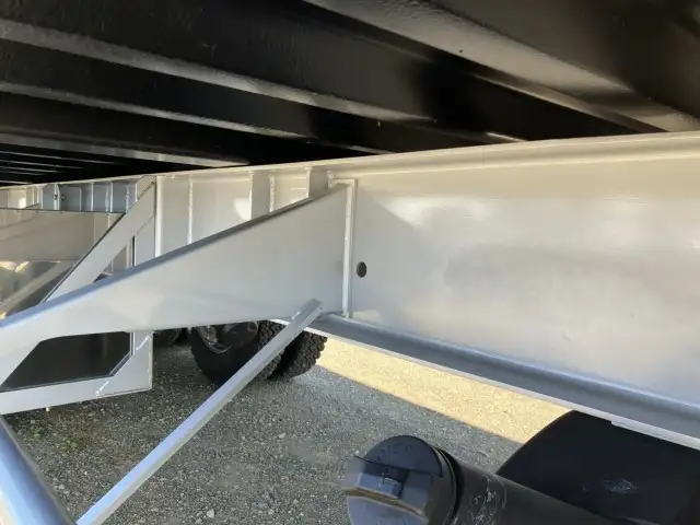 新品！未使用車！　令和7年　トレクス　40FT3軸冷凍コンテナSET　リフトアクスル(後後軸残し)　サイド観音扉　冷凍機SLXi400(縦型)　樹脂燃料タンクの画像29