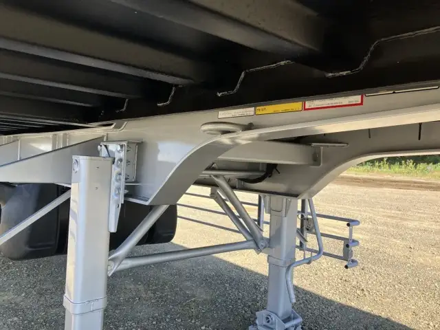 新品！未使用車！　令和7年　トレクス　40FT3軸冷凍コンテナSET　リフトアクスル(後後軸残し)　サイド観音扉　冷凍機SLXi400(縦型)　樹脂燃料タンクの画像31