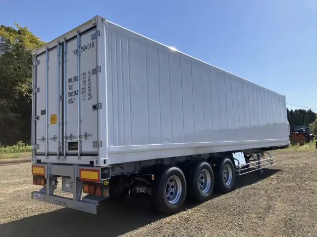 新品！未使用車！　令和7年　トレクス　40FT3軸冷凍コンテナSET　リフトアクスル(後後軸残し)　サイド観音扉　冷凍機SLXi400(縦型)　樹脂燃料タンクの画像5