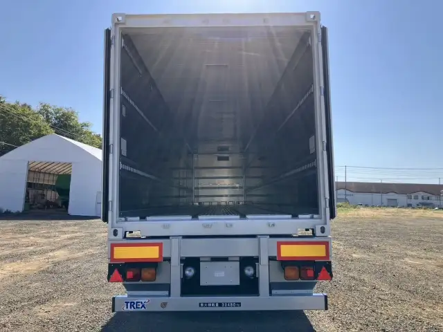 新品!未使用車! 令和7年 トレクス 40FT3軸冷凍コンテナSET リフトアクスル(後後軸残し) サイド観音扉 冷凍機SLXi400(縦型) 樹脂燃料タンクの画像9