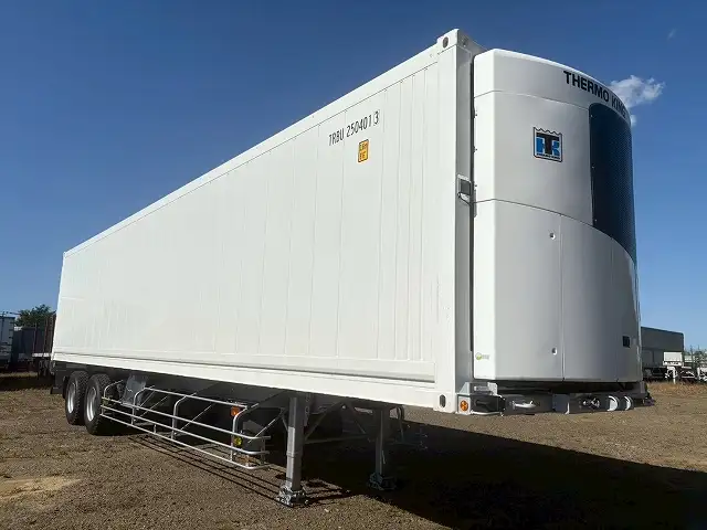新品!未使用車! 令和7年 トレクス 40FT2軸冷凍コンテナSET サイド観音扉 冷凍機SLXi400(縦型) 樹脂燃料タンクの画像3